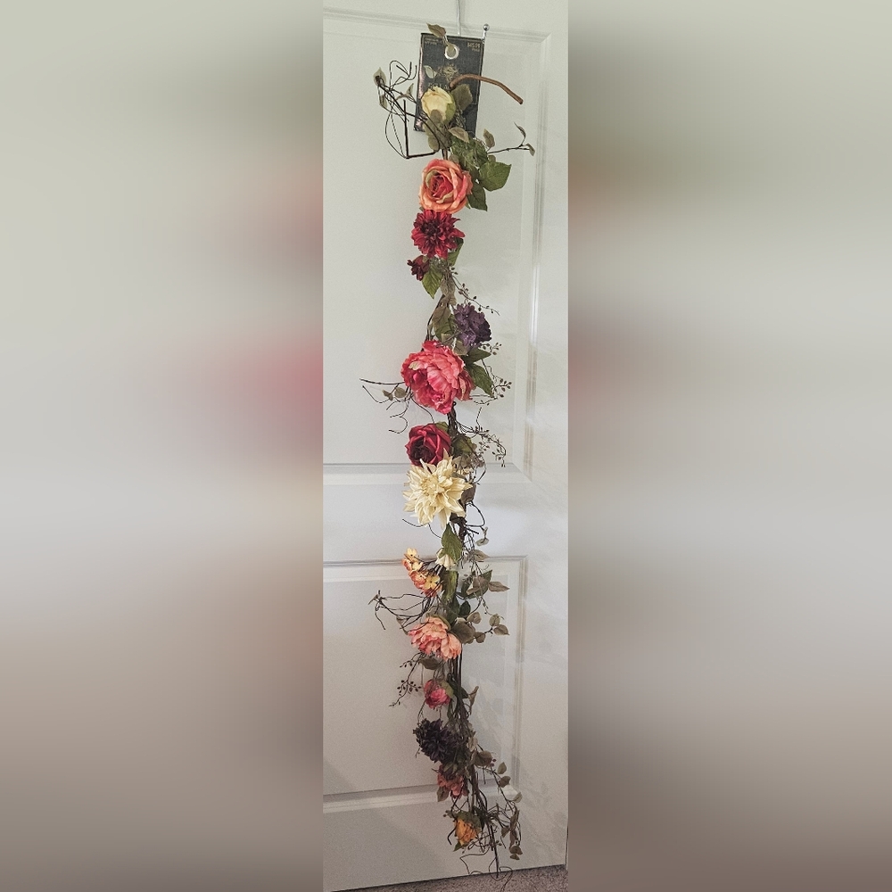 Bella Vita Elegant Floral Garland